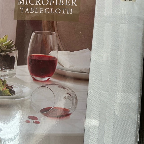 Bardwill Linen White Bead-Up Spill Proof Round 90" Silk Like Tablecloth 6-8 NEW - Picture 3 of 13